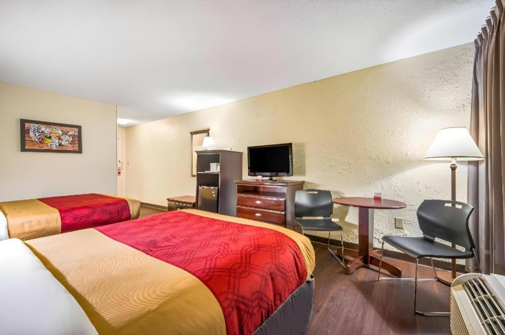 Econo Lodge Corinth Eksteriør billede